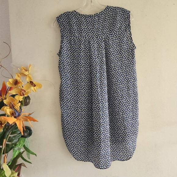 H&M Blue Cute Floral Sleeveless Split V-Neck Size 6 Tunic Top - Picture 2 of 12